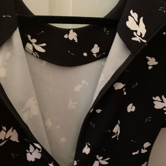 Vince Camuto dress. Over the knee. Straight cut. - Picture 5 of 5